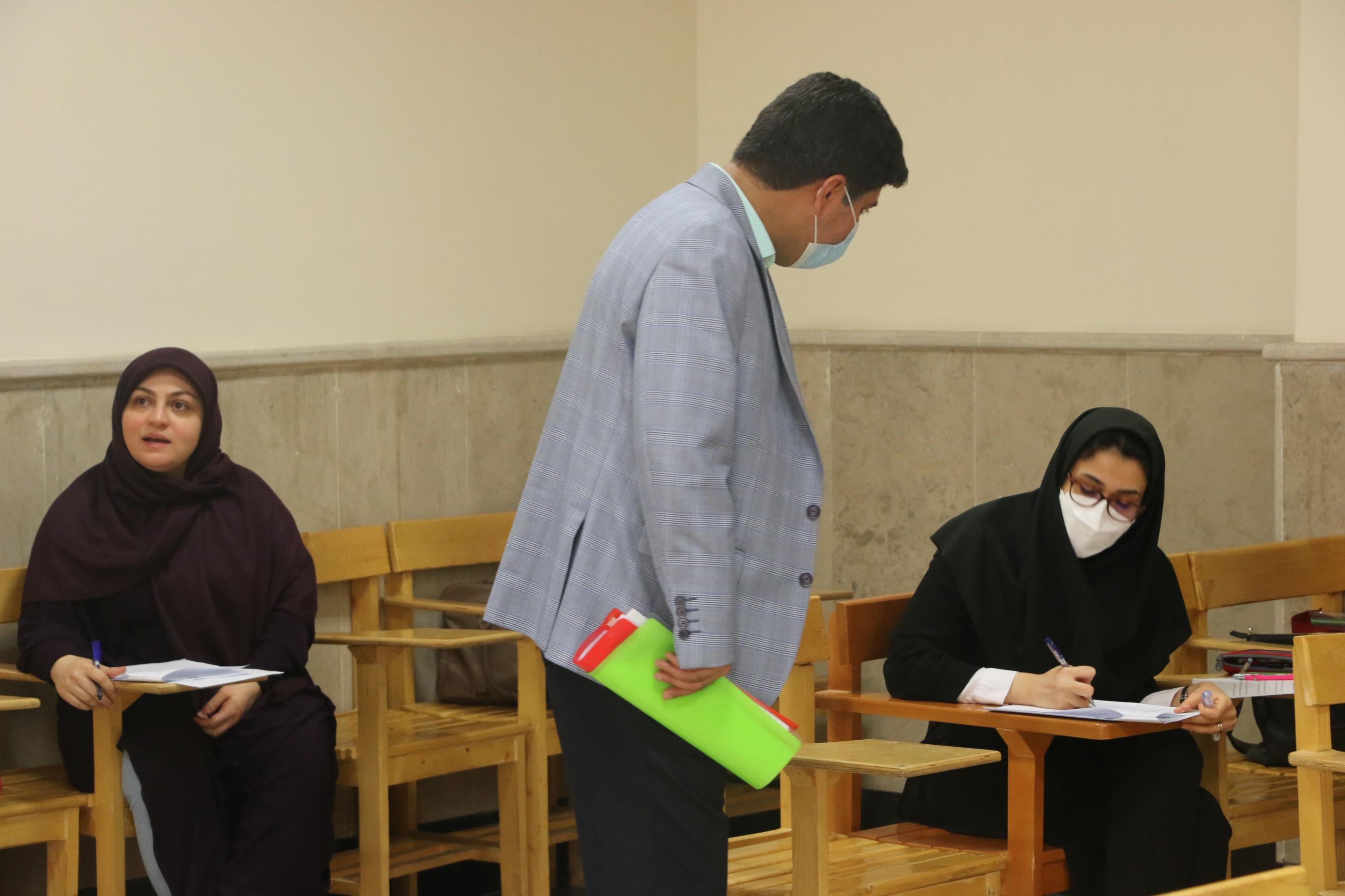 بازدید معاون آموزشی و مدیر تحصیلات تکمیلی دانشگاه از روند برگزاری آزمون جامع