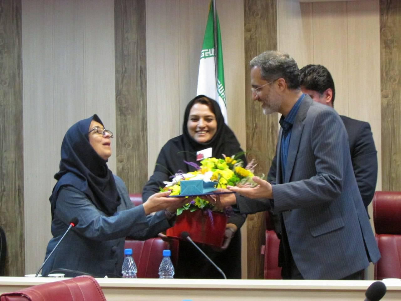 آیین بزرگداشت و تکریم همکار بازنشسته سرکار خانم ویدا هاشمی